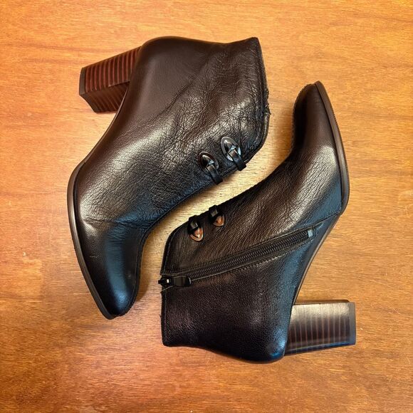 Designer Antonio Melani Black Leather Wood Heel Booties w/ Buckle Detail size 38 - Picture 1 of 11